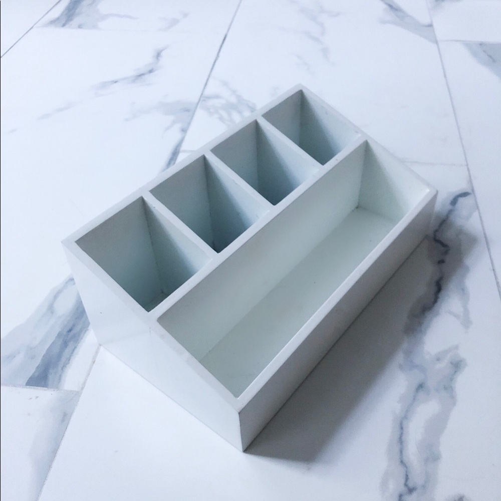White Wood Make up Organizer